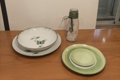 Conjunto platos y botella mariposa verde